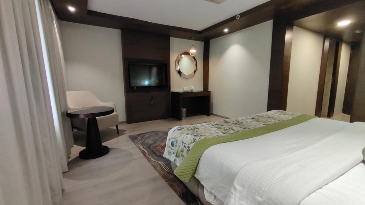 Royal Orchid Central Grazia, Navi Mumbai Kültér fotó