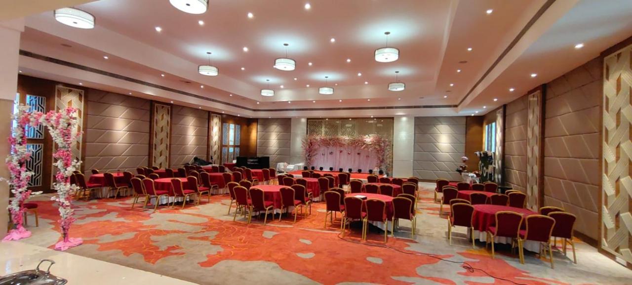 Royal Orchid Central Grazia, Navi Mumbai Kültér fotó