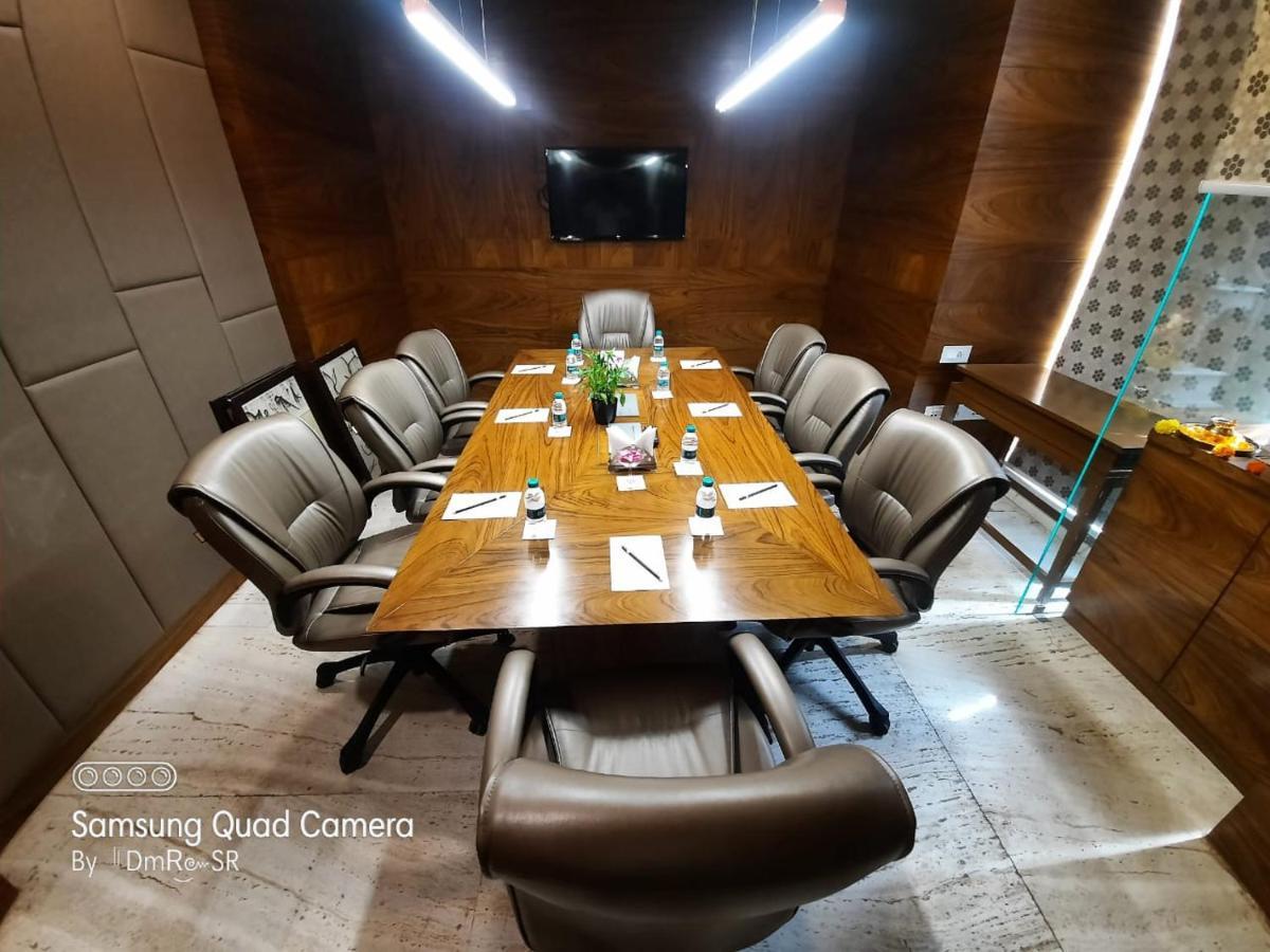 Royal Orchid Central Grazia, Navi Mumbai Kültér fotó