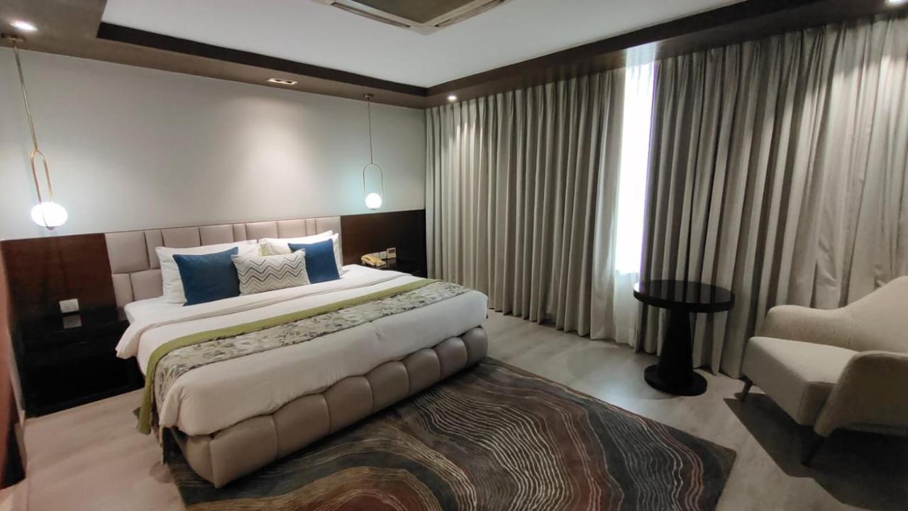 Royal Orchid Central Grazia, Navi Mumbai Kültér fotó